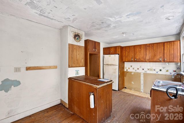 105 Poplar Street, Saluda, NC 28733