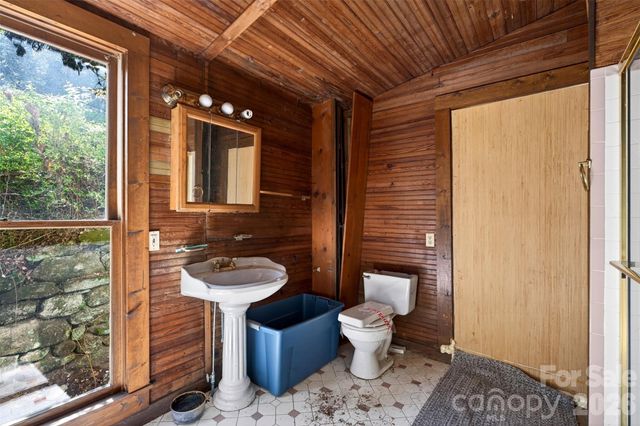 105 Poplar Street, Saluda, NC 28733