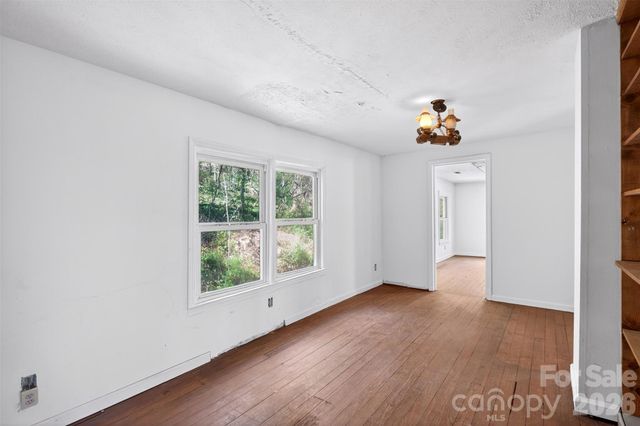105 Poplar Street, Saluda, NC 28733