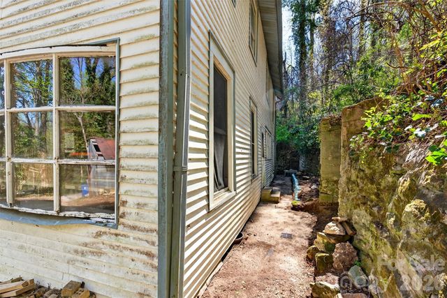 105 Poplar Street, Saluda, NC 28733