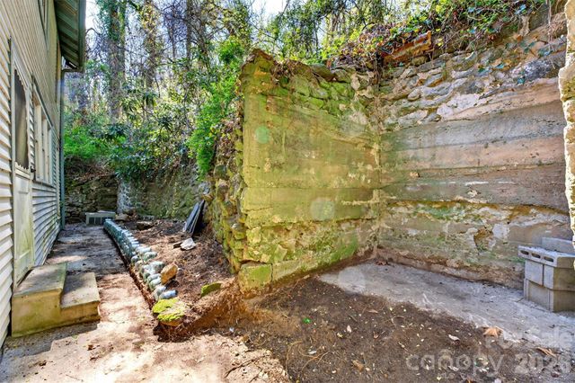 105 Poplar Street, Saluda, NC 28733