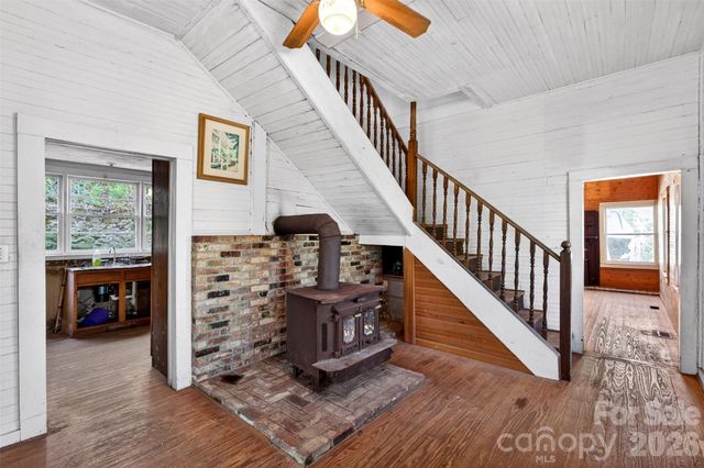 105 Poplar Street, Saluda, NC 28733