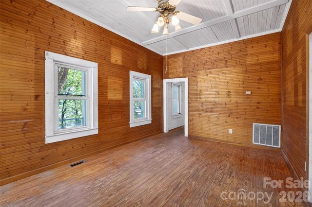 105 Poplar Street, Saluda, NC 28733