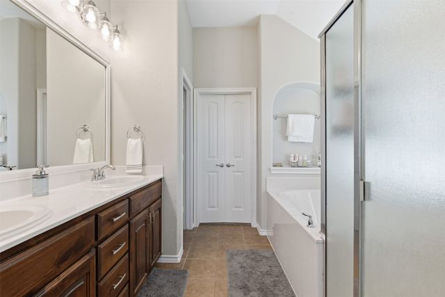 7606 Red Stag Street, Arlington, TX 76002