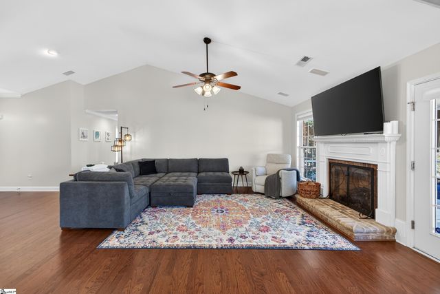 11 Cedarcrest Court, Simpsonville, SC 29680