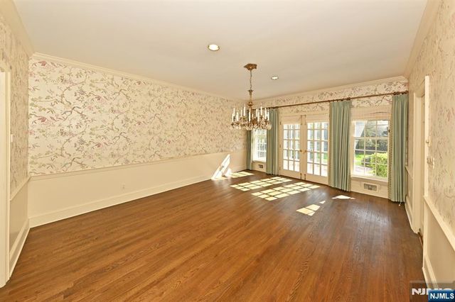 43 Twin Brooks Road, Saddle River, NJ 07458