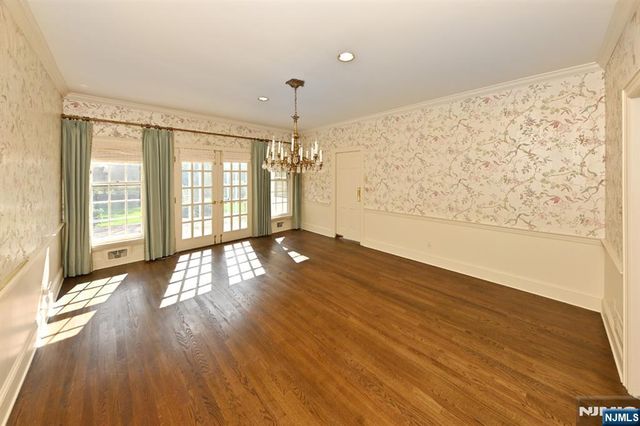 43 Twin Brooks Road, Saddle River, NJ 07458