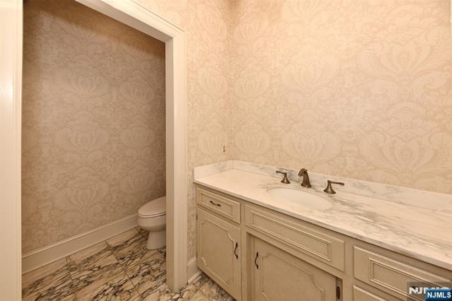 43 Twin Brooks Road, Saddle River, NJ 07458
