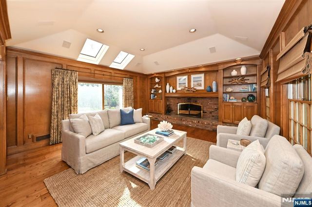 43 Twin Brooks Road, Saddle River, NJ 07458