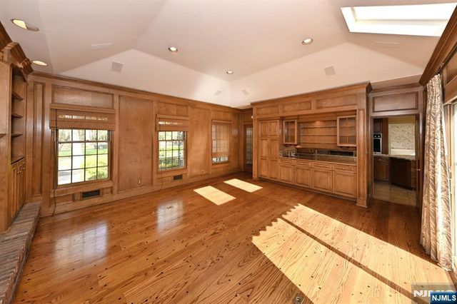 43 Twin Brooks Road, Saddle River, NJ 07458