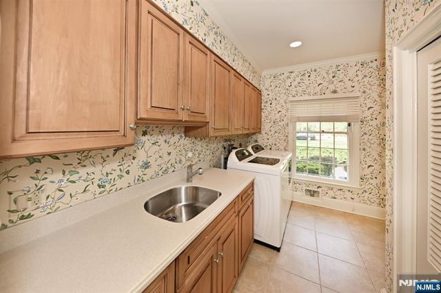 43 Twin Brooks Road, Saddle River, NJ 07458
