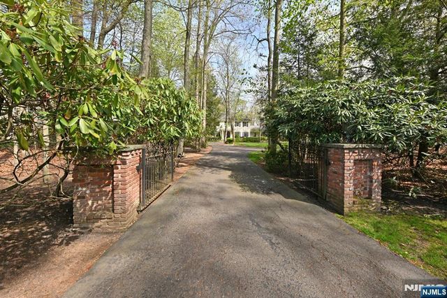 43 Twin Brooks Road, Saddle River, NJ 07458