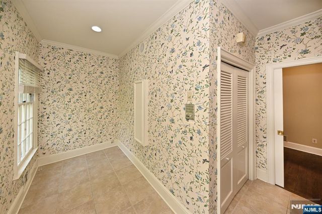 43 Twin Brooks Road, Saddle River, NJ 07458