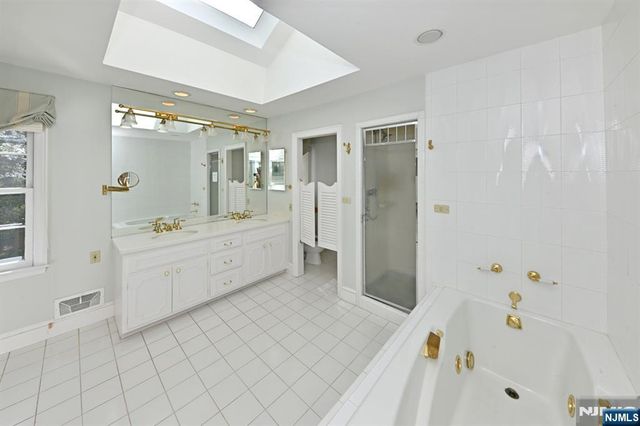 43 Twin Brooks Road, Saddle River, NJ 07458