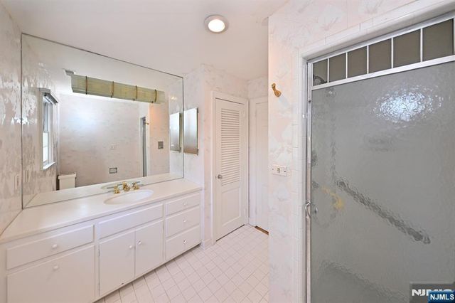 43 Twin Brooks Road, Saddle River, NJ 07458