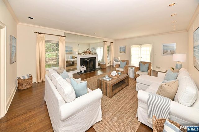 43 Twin Brooks Road, Saddle River, NJ 07458