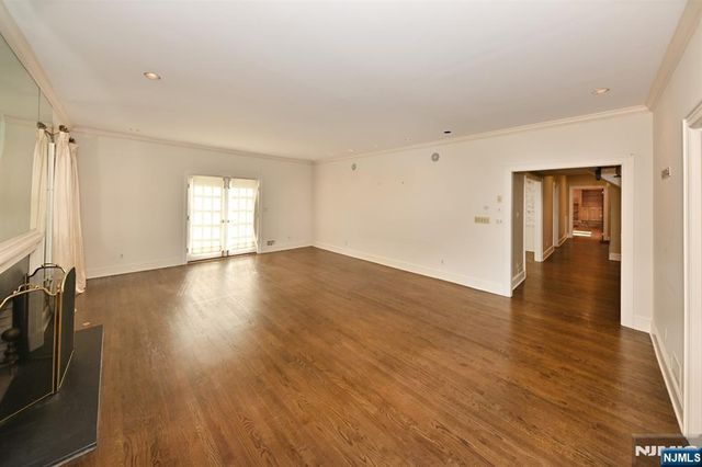 43 Twin Brooks Road, Saddle River, NJ 07458