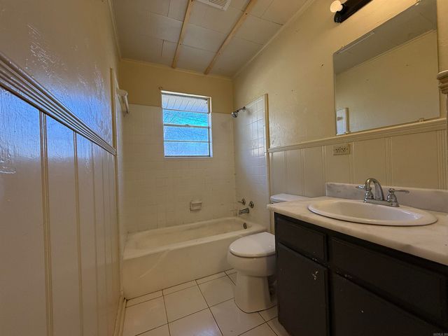 1500 W College, Jonesboro, AR 72401