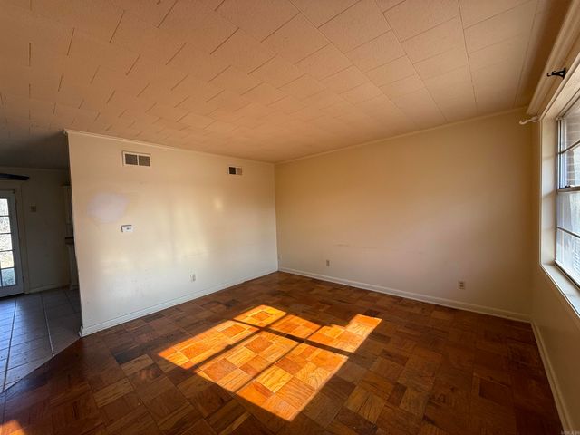 1500 W College, Jonesboro, AR 72401