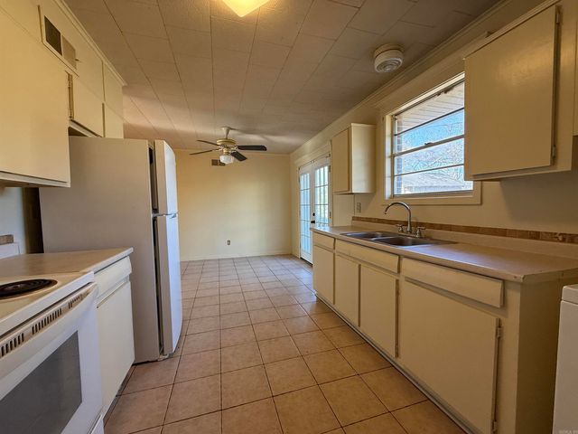 1500 W College, Jonesboro, AR 72401