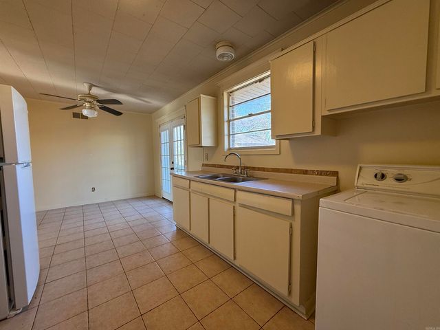 1500 W College, Jonesboro, AR 72401