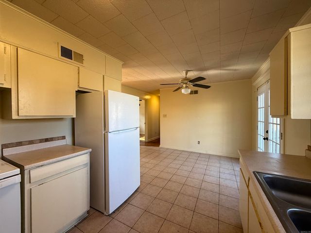 1500 W College, Jonesboro, AR 72401