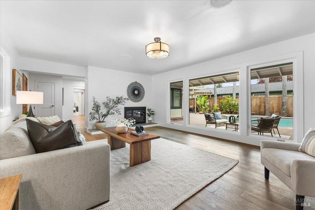 205 Alderbrook Dr, Santa Rosa, CA 95405