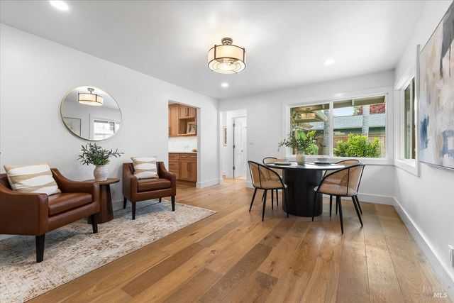 205 Alderbrook Dr, Santa Rosa, CA 95405