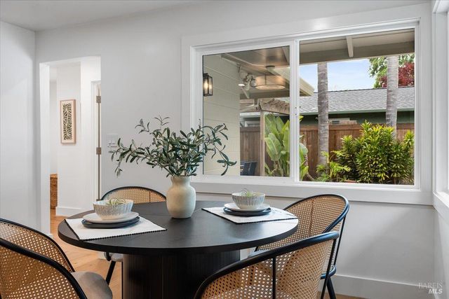 205 Alderbrook Dr, Santa Rosa, CA 95405