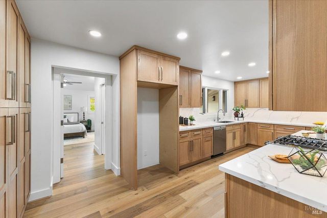 205 Alderbrook Dr, Santa Rosa, CA 95405