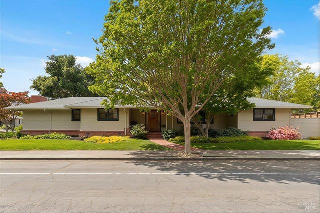 205 Alderbrook Dr, Santa Rosa, CA 95405