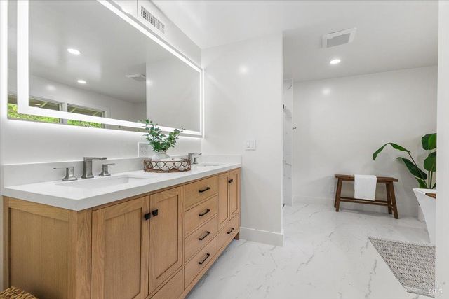 205 Alderbrook Dr, Santa Rosa, CA 95405