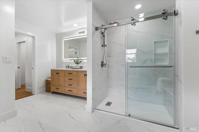 205 Alderbrook Dr, Santa Rosa, CA 95405