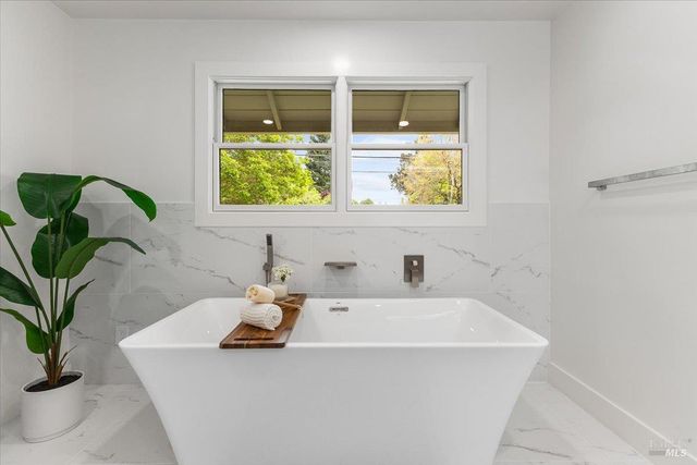 205 Alderbrook Dr, Santa Rosa, CA 95405