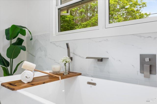 205 Alderbrook Dr, Santa Rosa, CA 95405