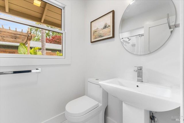 205 Alderbrook Dr, Santa Rosa, CA 95405