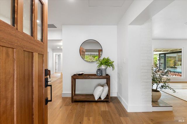 205 Alderbrook Dr, Santa Rosa, CA 95405