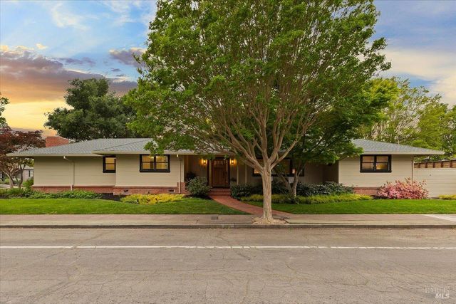 205 Alderbrook Dr, Santa Rosa, CA 95405