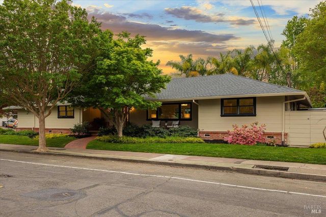 205 Alderbrook Dr, Santa Rosa, CA 95405