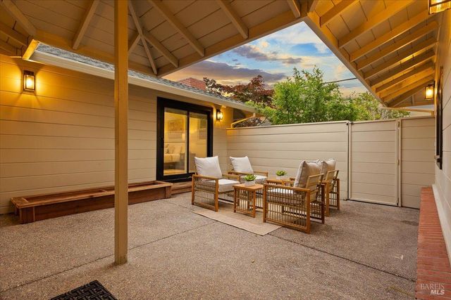 205 Alderbrook Dr, Santa Rosa, CA 95405