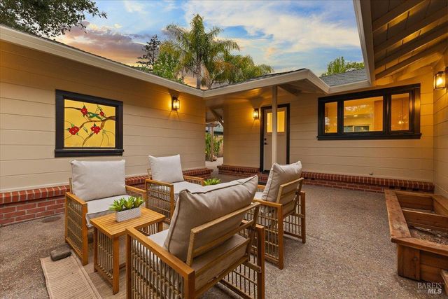 205 Alderbrook Dr, Santa Rosa, CA 95405