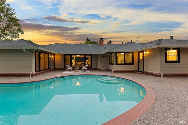 205 Alderbrook Dr, Santa Rosa, CA 95405