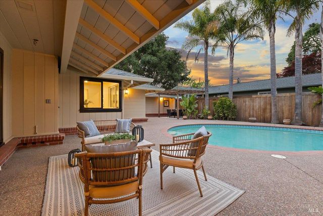 205 Alderbrook Dr, Santa Rosa, CA 95405