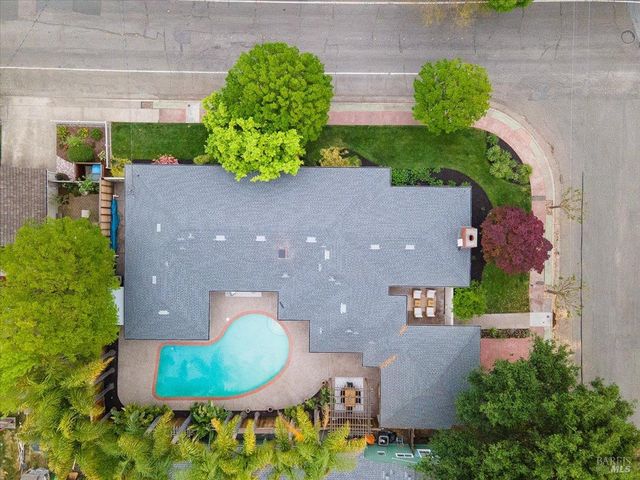 205 Alderbrook Dr, Santa Rosa, CA 95405