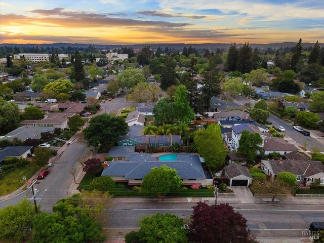 205 Alderbrook Dr, Santa Rosa, CA 95405