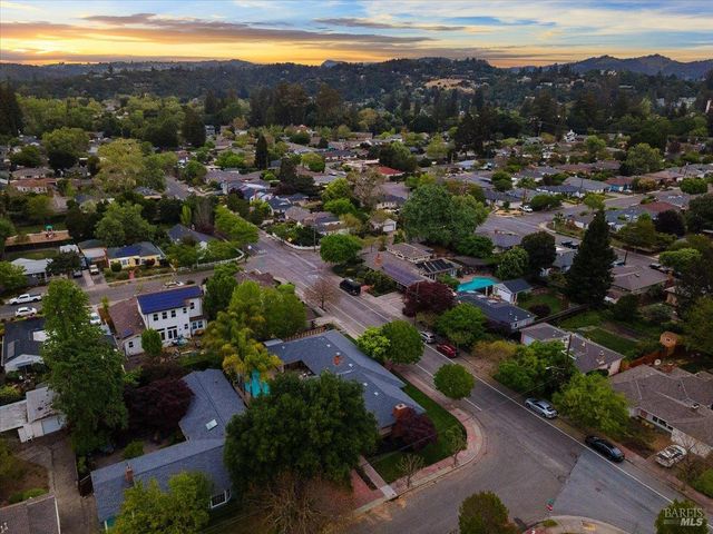 205 Alderbrook Dr, Santa Rosa, CA 95405