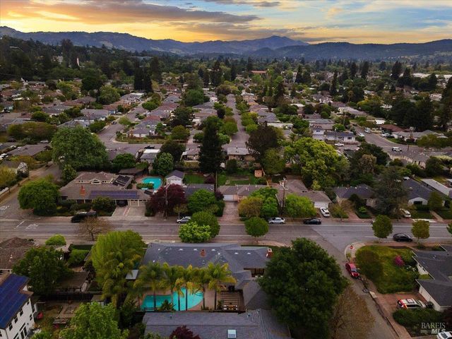 205 Alderbrook Dr, Santa Rosa, CA 95405