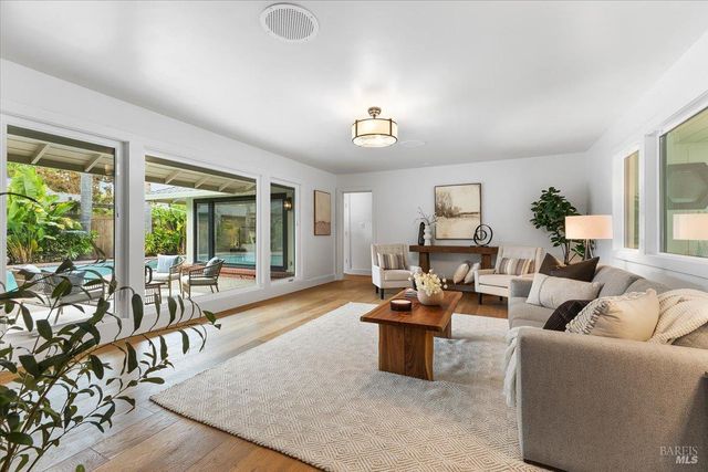 205 Alderbrook Dr, Santa Rosa, CA 95405