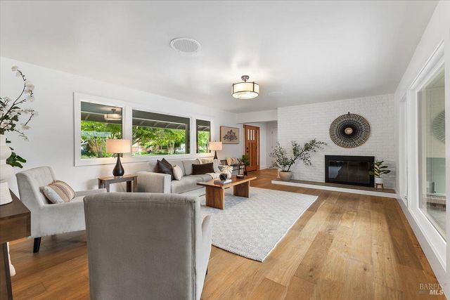 205 Alderbrook Dr, Santa Rosa, CA 95405