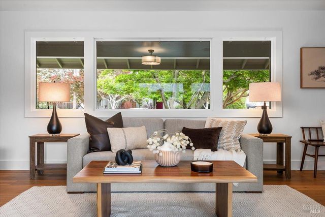 205 Alderbrook Dr, Santa Rosa, CA 95405